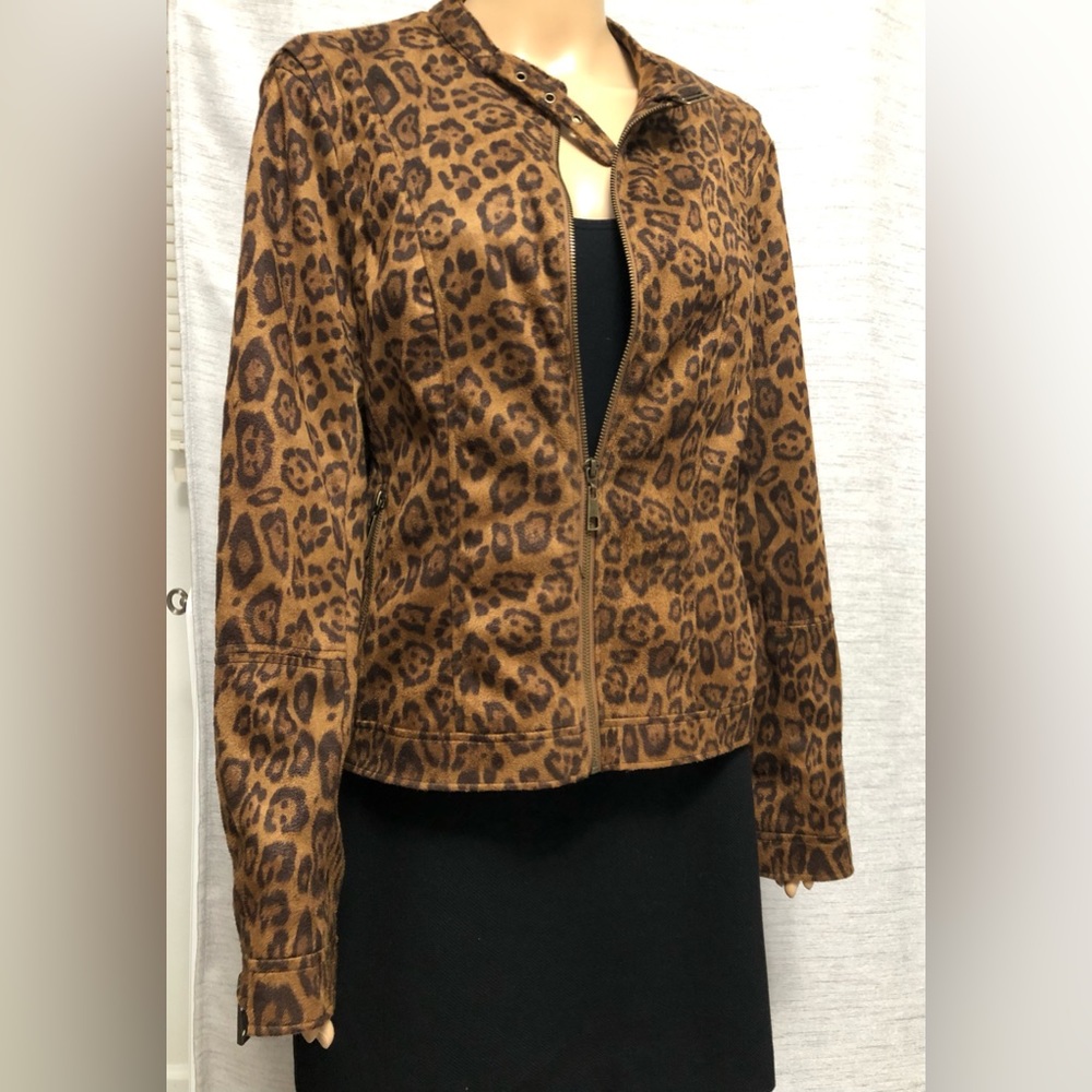 Leopard print velveteen zip front jacket with buckle and zip pockets & sleeves.